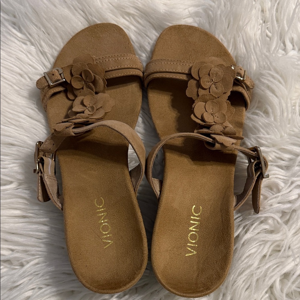 Vionic Women's Brown Floral Sandals size 9 BNWOT see all photos